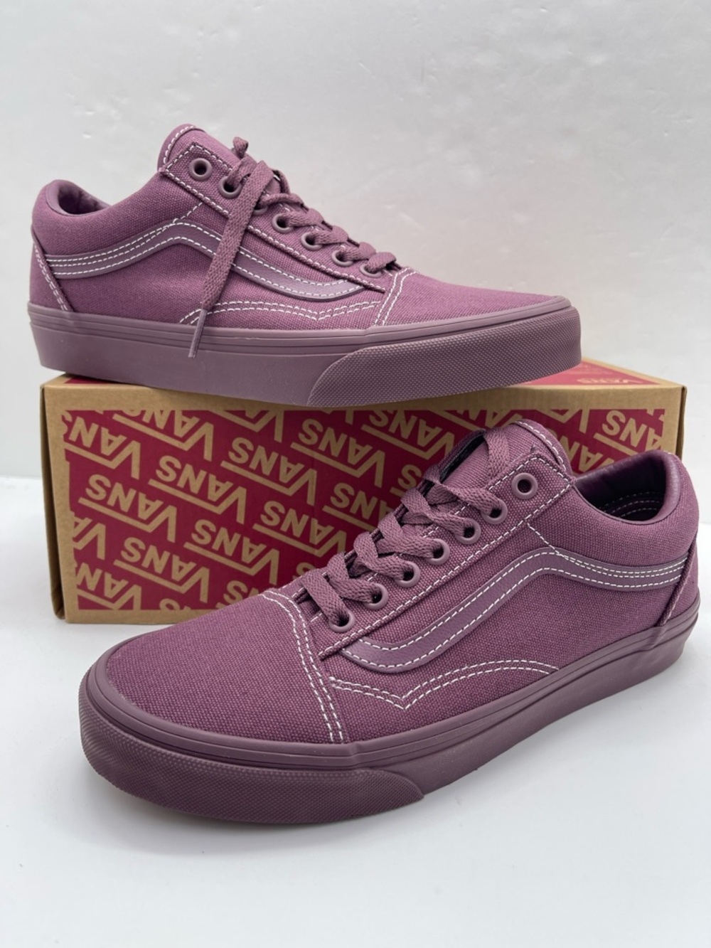 Vans Men’s Old Skool
Pastel Mono Plum Wine
VN000CT8CHI Sneakers